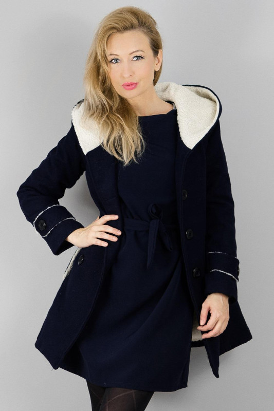 Tmavě modrý zimní kabát s kožíškem