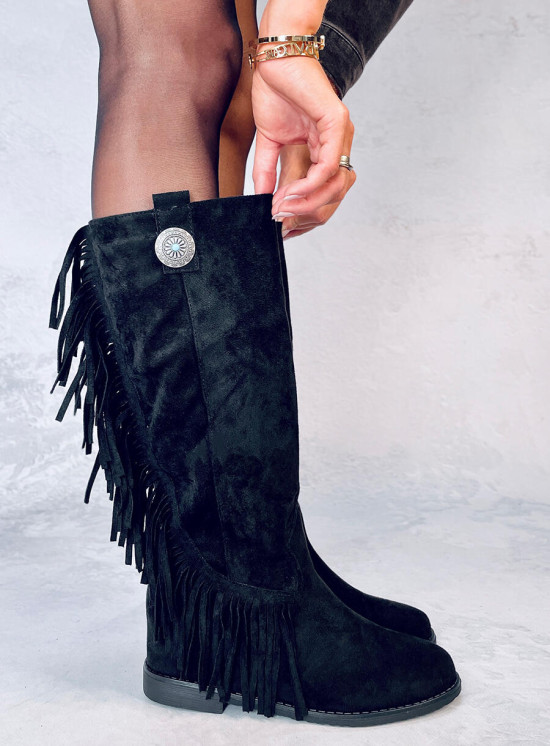 Černé kozačky s třásněmi