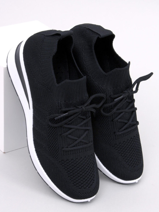 Černé sportovní tenisky z elastické látky
