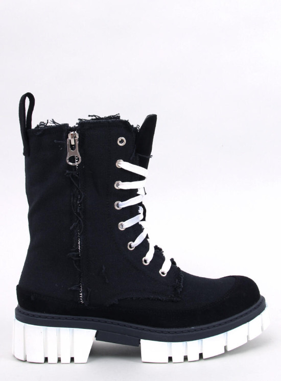 Černé látkové kozačky na hrubé podrážce