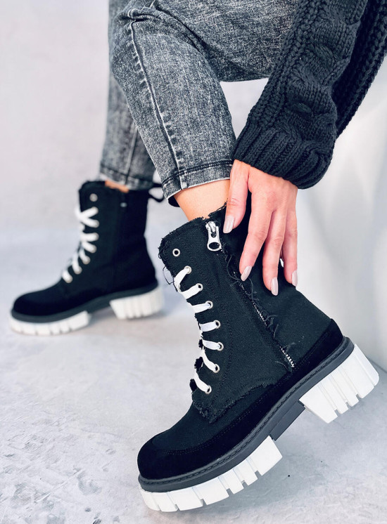 Černé látkové kozačky na hrubé podrážce