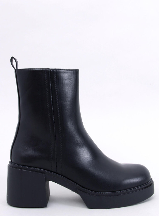 Černé kotníkové kozačky na stabilním podpatku