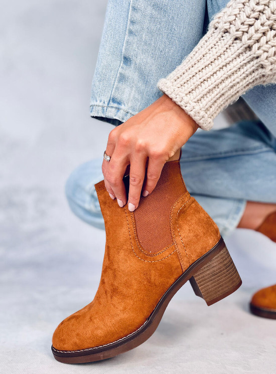 Camel hnědé semišové kotníkové kozačky