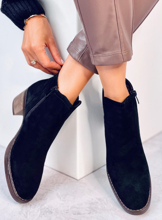 Černé semišové kotníkové kozačky