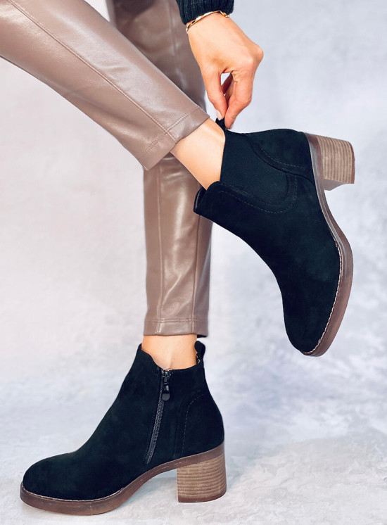 Černé semišové kotníkové kozačky