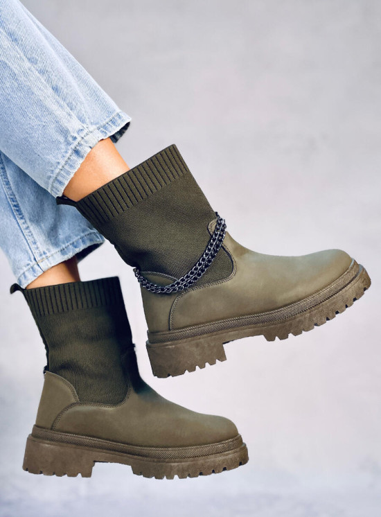 Tmavě zelené kotníkové kozačky s řetízkem