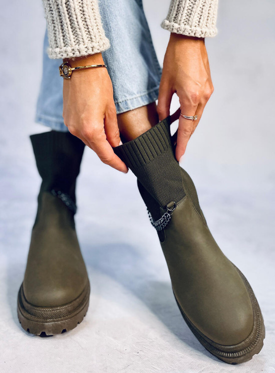 Tmavě zelené kotníkové kozačky s řetízkem