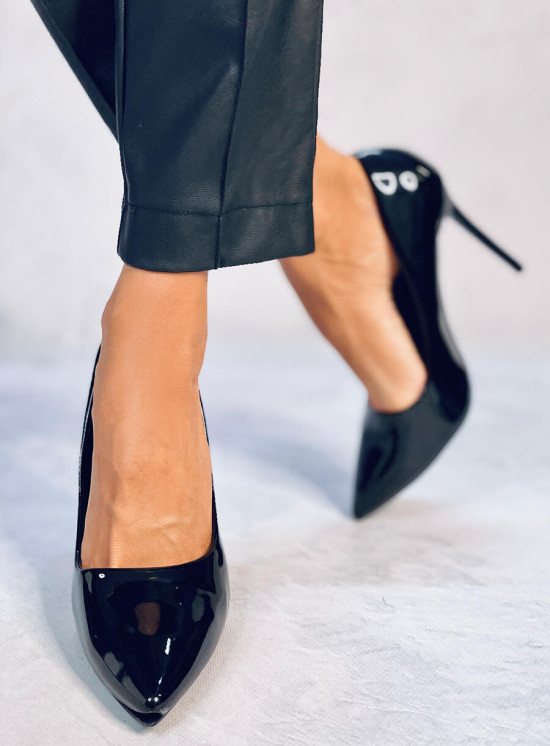 Černé lesklé lodičky