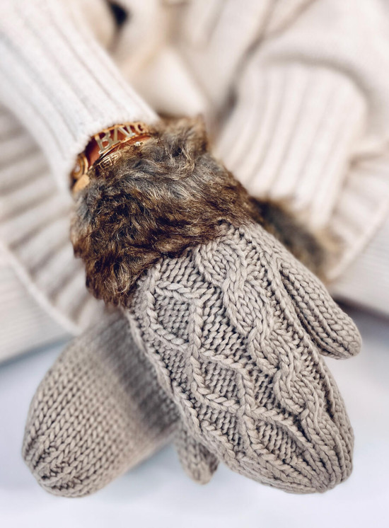Palčáky s pleteným vzorem mocca