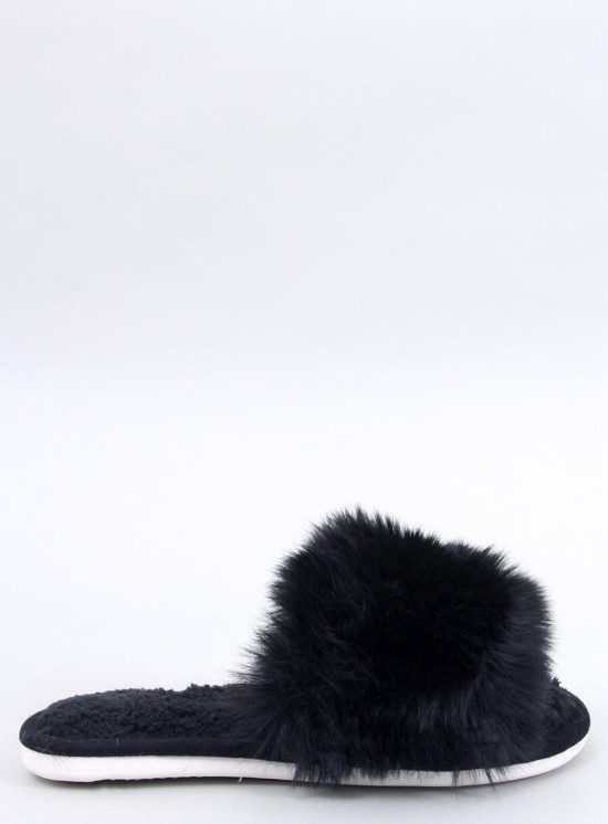 Černé kožešinové pantofle
