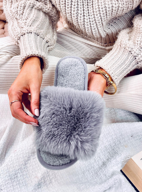 Šedé kožešinové pantofle