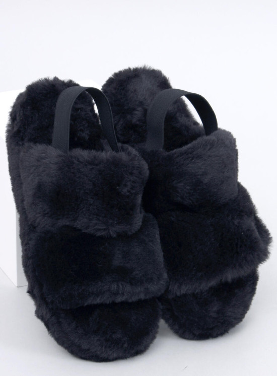 Černé pantofle s gumkou