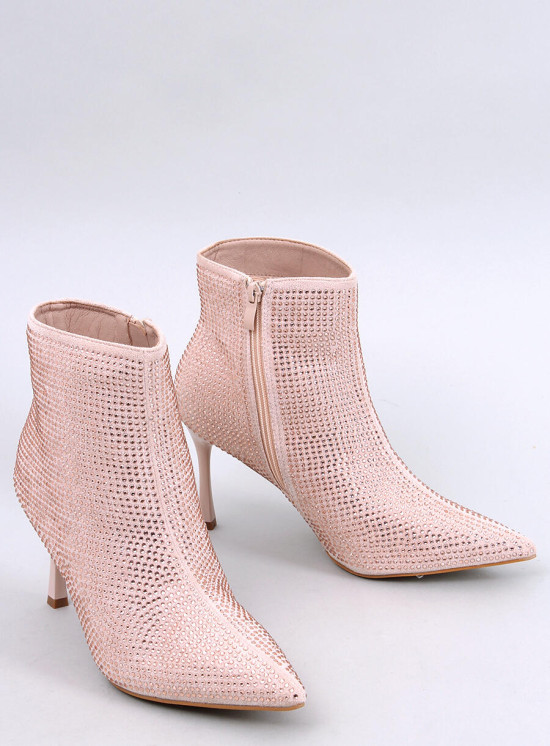 Světle růžové kotníkové kozačky s kamínky
