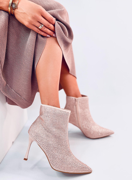 Světle růžové kotníkové kozačky s kamínky