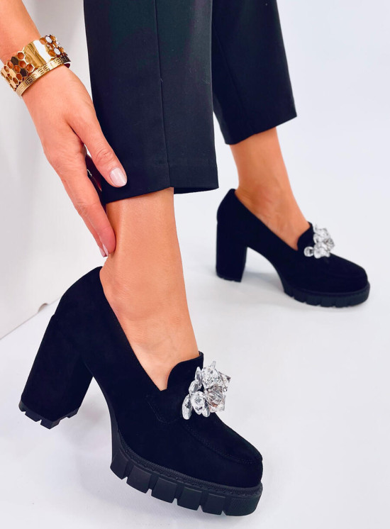 Černé mokasíny na podpatku