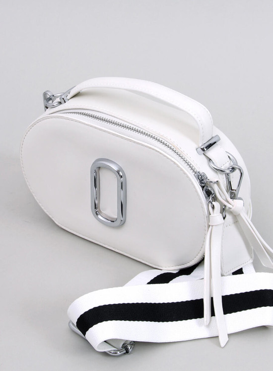 Bílá kabelka se širokým popruhem