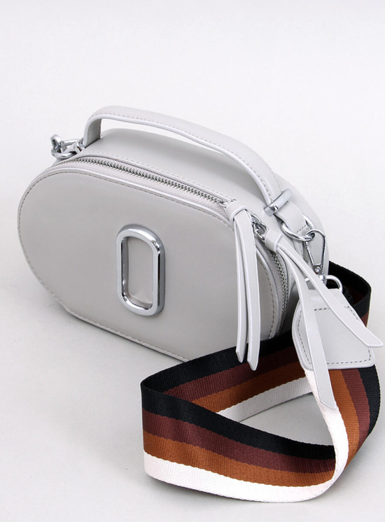 Šedá kabelka se širokým popruhem