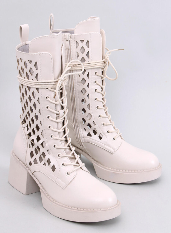 Krémové perforované kozačky