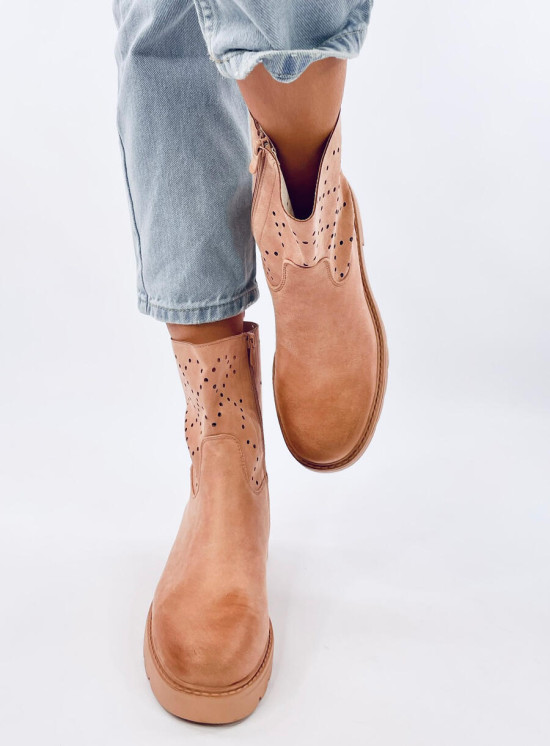 Broskvovorůžové perforované kozačky