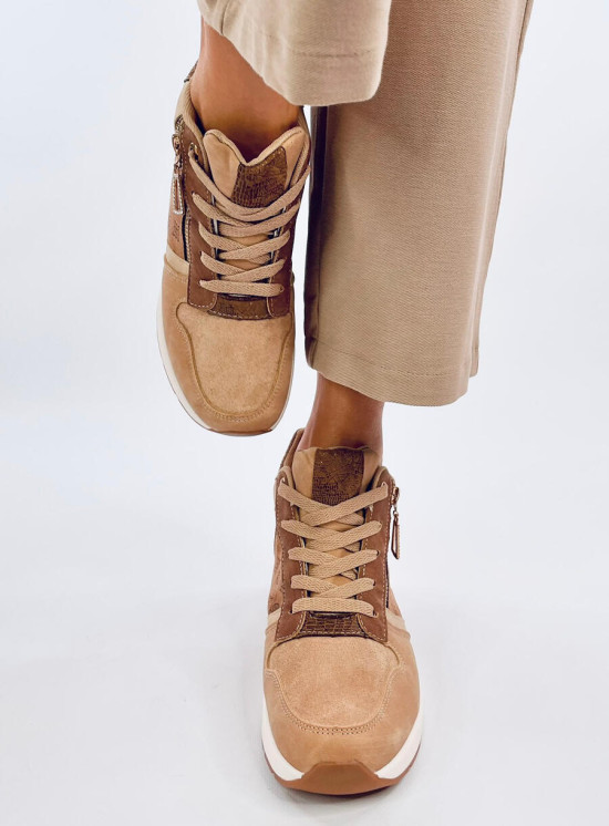 Hnědé tenisky na podpatku se vzorem