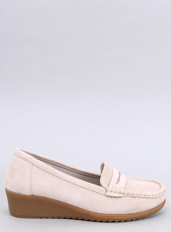 Krémové mokasíny na klínovém podpatku