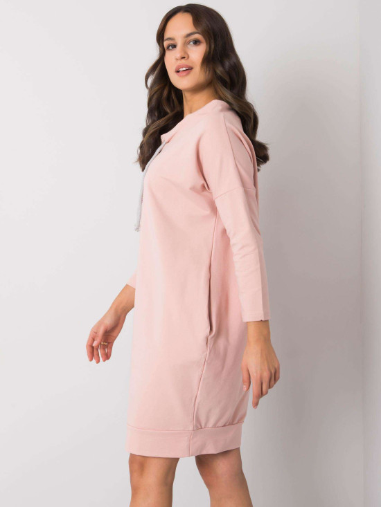 Růžové šaty s dlouhým rukávem