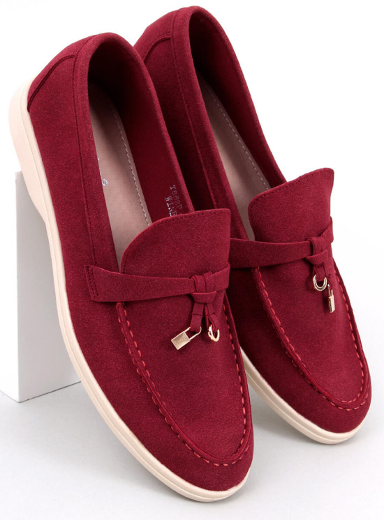 Vínově červené dámské mokasíny v klasickém střihu