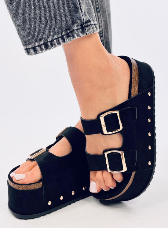 Černé pantofle s vysokou podrážkou