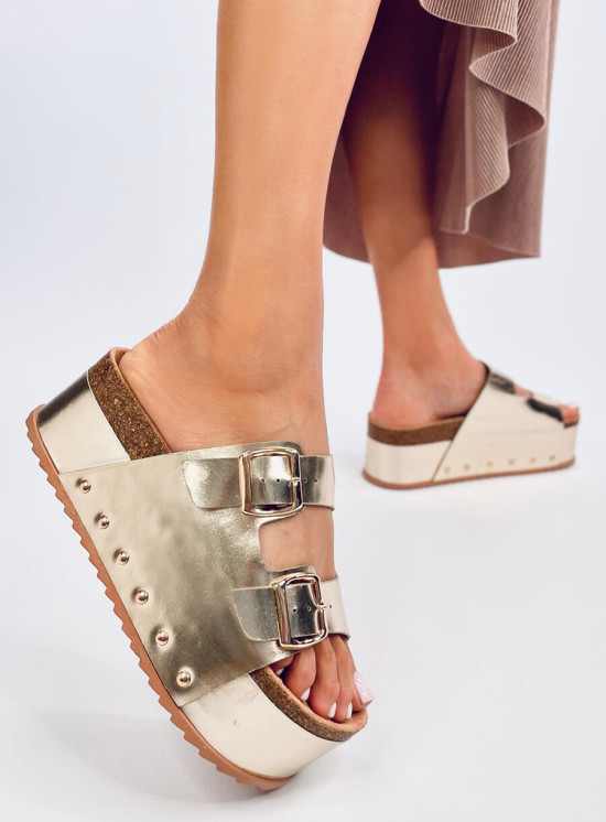 Zlaté pantofle s vysokou podrážkou