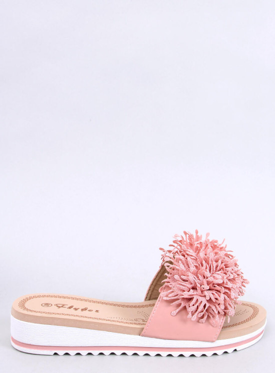 Růžové pantofle s květinovou aplikací