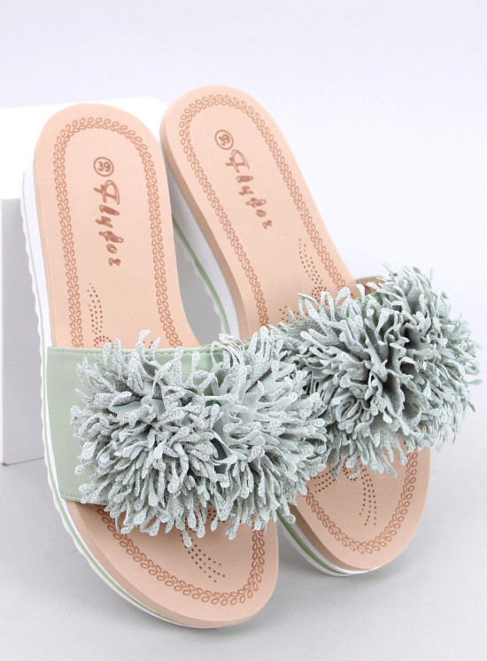 Zelené pantofle s květinovou aplikací