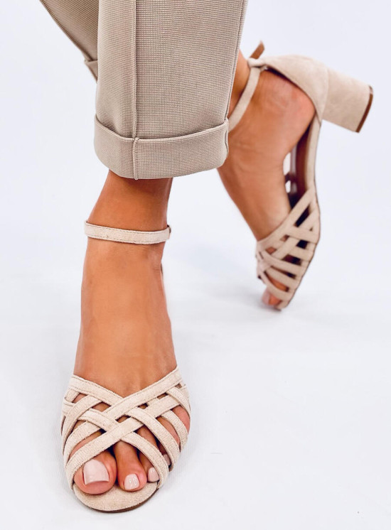 Béžové sandály na nízkém podpatku