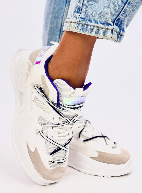 Bílé tenisky s vysokou podrážkou