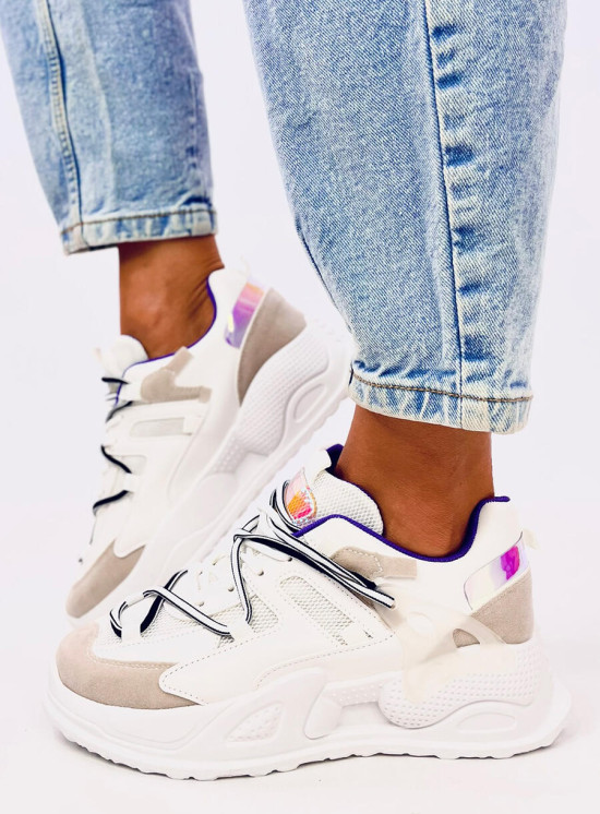 Bílé tenisky s vysokou podrážkou