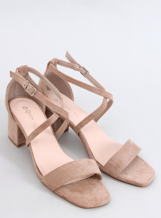 Světle béžové sandály na nízkém podpatku