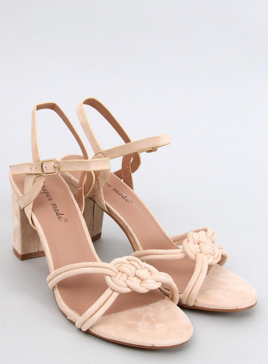 Béžové semišové sandály na podpatku