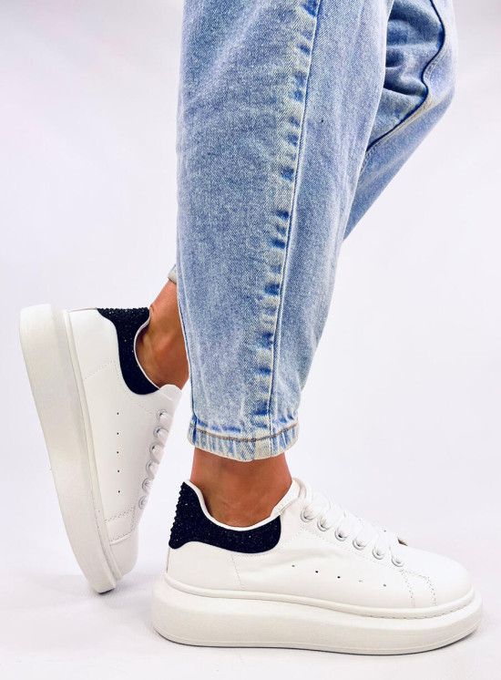 Bílé tenisky na platformě s černým detailem