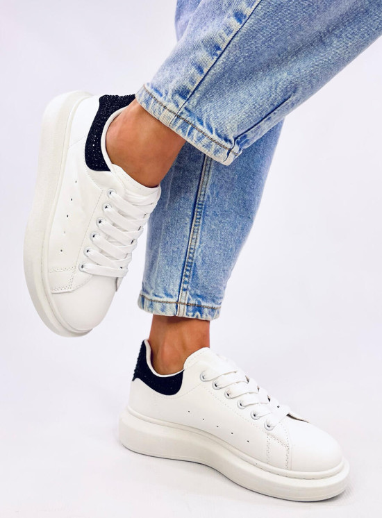 Bílé tenisky na platformě s černým detailem