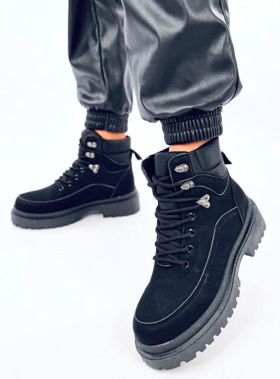 Černé šněrovací boty na vysoké podrážce