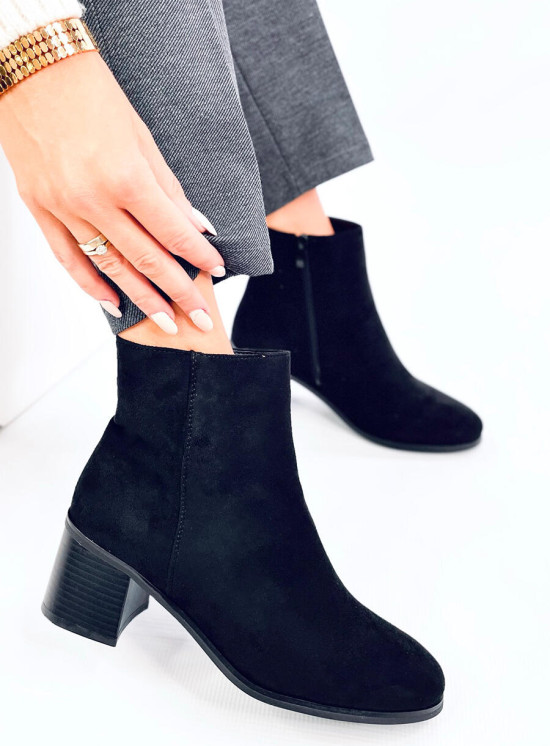 Černé kotníkové kozačky v klasickém střihu