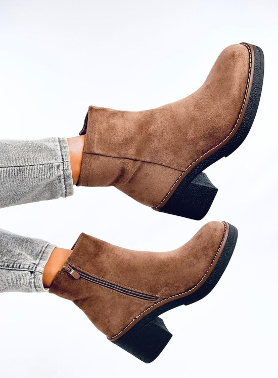 Hnědé kotníkové kozačky ELZA