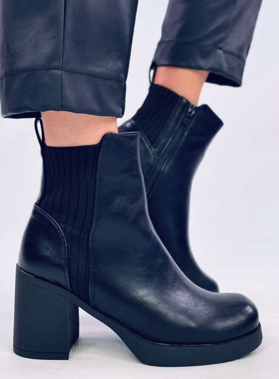Černé kozačky na podpatku s elastickou manžetou