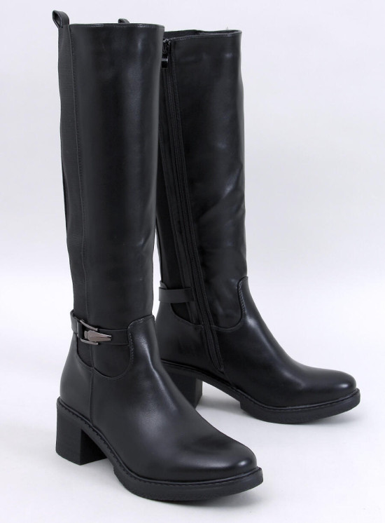 Černé kozačky na nízkém podpatku