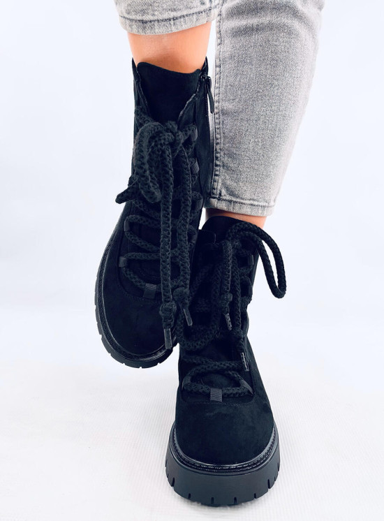 Černé kotníkové kozačky s hrubými tkaničkami