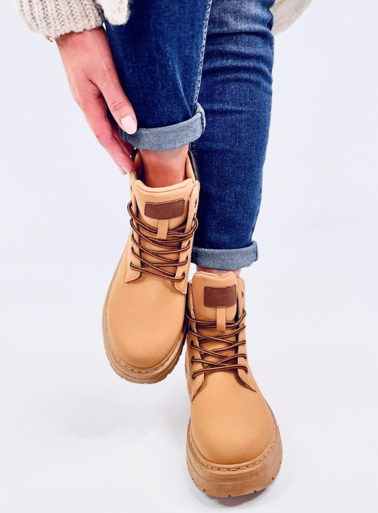 Šněrovací kotníkové boty camel
