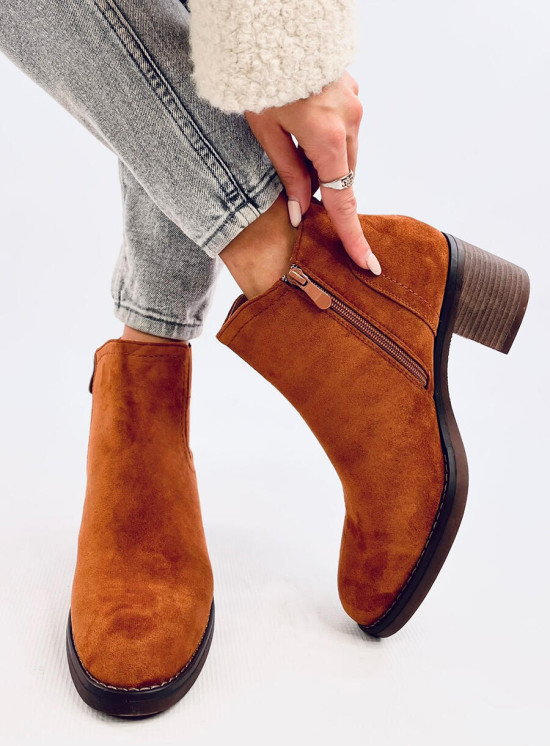 Camel hnědé semišové kotníkové kozačky