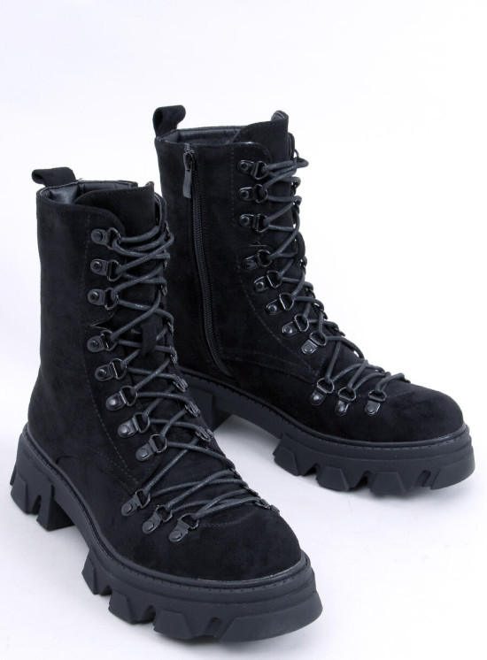 Černé semišové kozačky