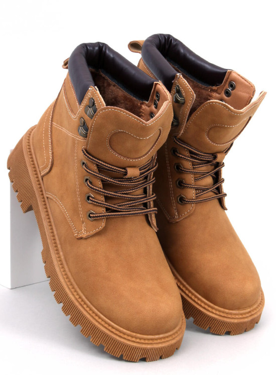 Hnědé šněrovací kozačeky na hrubé podrážce