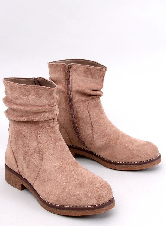 Semišové kozačky s plochou podrážkou světle béžové