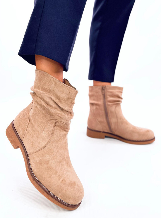 Semišové kozačky s plochou podrážkou světle béžové